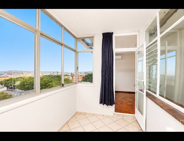2.5 BEDROOM APARTMENT FOR SALE IN GLENWOOD